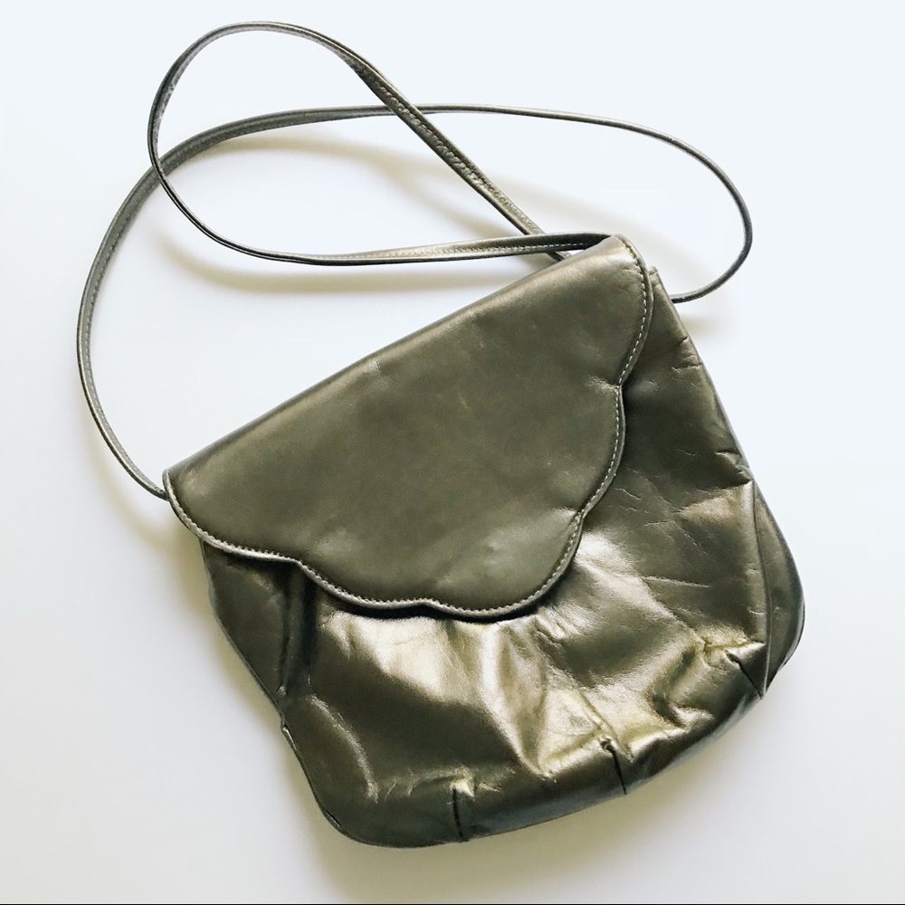 Vintage metallic bronze shell like purse